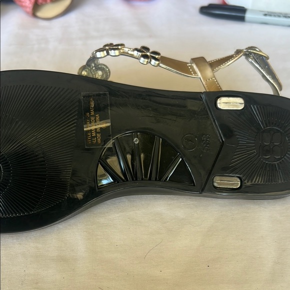 Source Unknown Black and Gold Sandals with Elegant Metallic Accents #200 - Picture 7 of 9